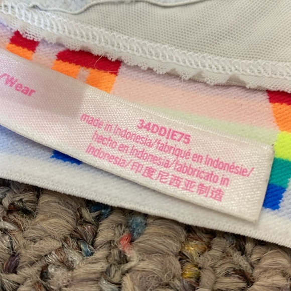 NWOT Tags Victorias Secret 34DD Push up Bras - Picture 6 of 6